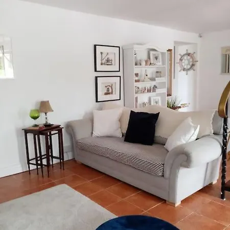 Cozy Seaside Дом отдыха *