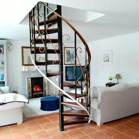 Cozy Seaside Дом отдыха *